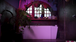 GirlsOutWest - Love bath