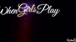 Painting Her Pussy - WhenGirlsPlay