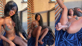 Lívia Santana Inserts Dildo And Shows Her Butt Plugs