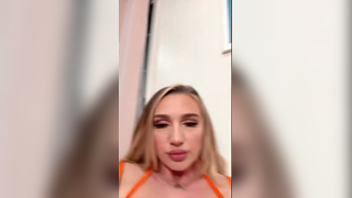 Kendra Sunderland Vibrates Her Hairy Pussy