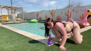 Poolside Squirting With NutonMyBangz