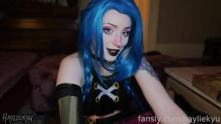 Hayliekyu Gets Drilled By A Fuck Machine As Jinx