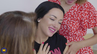 3 Generations Of Lesbians - MatureNL