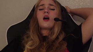 Jaybbgirl Fucks Herself With A Tentacle Dildo