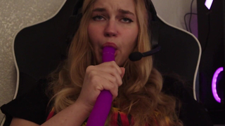 Jaybbgirl Fucks Herself With A Tentacle Dildo