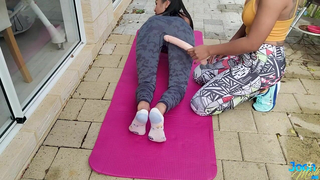 Fitness Wives Outside Double Dildo Ride - ThaiSwinger