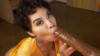 Hot Honey Gold Has Fun With A Dildo BBC