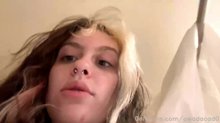 Awadacad0 Masturbates In Her Bathtub