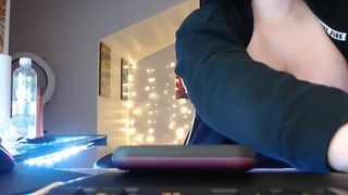 Brooke Synn Vibrates Her Cunt On Stream