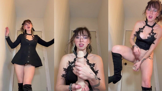 Allimoonaxxx Records Herself Drilling Her Pussy