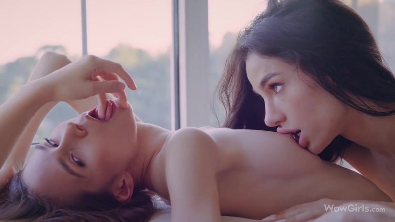 Too Hot to Handle - WowGirls