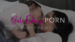 Girls Only Porn - Just Kiss Her