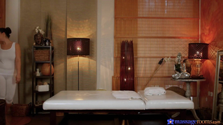 Massage Rooms - Sabrina Spice - Curvy Brunette Thrills Skinny Teen