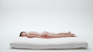 Anna Ralphs Gets A Lesbian Sensual Massage