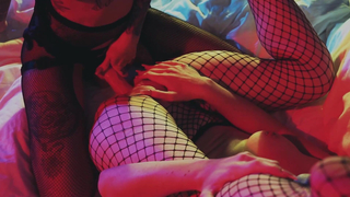 Angelamour & Modeljenlynn - Short Haired Lesbian Babes Making Out