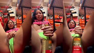 MichelleFromChina18Yes Rubs Young Asian Pussy On A Bottle